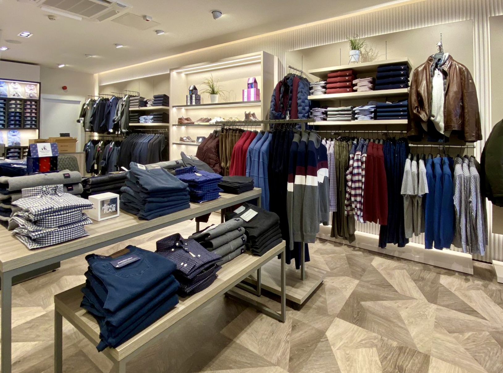 Diffney - Stillorgan Shopping Centre - Store Design